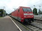 101 050-3 mit dem EC 100 am 03.07.12 beim unplanmigen Zwangshalt in Mllheim (Baden) wegen eines Personenunfalls. Der Zug wird noch knapp drei Stunden auf die Weiterfahrt warten.