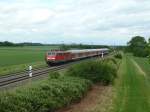 111 054 mit einer RB nach Basel Bad. Bf am 06.06.12 bei Hgelheim.
Viele Gre an den Lokfhrer!