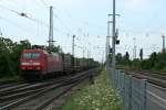 152 078-2 mit einem KLV-Zug gen Norden am Morgen des 25.07.13 bei der Durchfahrt des Bahnhofs Mllheim (Baden.)