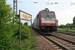 Am 06.08.13 strandete 185 593-1 mit dem 99479 Richtung Aachen auf Grund des ausgefallenen Zugfunks in Mllheim (Baden). Der Zug stand gut drei Stunden in Mllheim, bis eine Ersatz-185 zur Stelle war. Dies stellte 185 525-3 da, die mit einem anderen Crossrail-Zug bis Mllheim lief. Nach einer Bremsprobe machte der Zug sich dann mit gut 210 Minuten Versptung auf den Weg Richtung Zielbahnhof.

An dieser Stelle nochmal viele Gre an den Lokfhrer mit dem Stichwort  Mllheim !