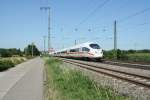 403 556-4 als ICE 207 von Dortmund nach Basel SBB durchfhrt am Nachmittag des 02.08.13 den Bahnhof Mllheim (Baden).