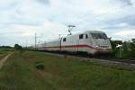 401 502-0 als ICE 270 von Basel SBB nach Berlin am Nachmittag des 14.09.13 westlich des Weinortes Hgelheim.