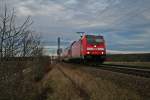 146 228-2 mit einer RB nach Neuenburg (Baden) am spten Nachmittag des 06.01.14 bei Hgelheim.