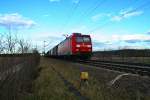 145 069-3 mit einem einem kurzen gemischten Gterzug nach Basel am Nachmittag des 07.01.14 bei Hgelheim.