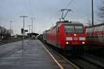 145 064-2 mit einem KLV-Zug gen Sden am Nachmittag des 28.02.14 in Mllheim (Baden).