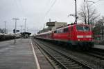 111 061 mit einer RB von Basel Bad. Bf nach Offenburg am Nachmittag des 28.02.14 bei der Einfahrt in Mllheim (Baden).