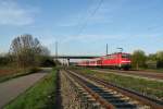 111 061 mit einer RB von Neuenburg (Baden) nach Freiburg (Breisgau) Hbf am Abend des 06.04.14 beim Verlassen des Bahnhofbereichs von Mllheim (Baden).