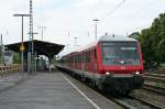 50 80 80-35 158-0 an der Spitze einer von 111 060-0 geschobenen RB auf der Fahrt von Neuenburg (Baden) nach Freiburg (Breisgau) Hbf am Morgen des 18.04.14 beim Verlassen des Bahnsteigs von Mllheim (Baden).