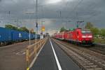 Hier drfte sich der Lokfhrer des RE's mchtig gefreut haben:  146 114-4 war am 25.04.14 mit einem RE von Schliengen nach Offenburg unterwegs, als sich promt das Fret(t)chen 437023 mit dem 40421 von