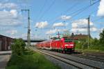 146 237-3 mit einer RB von Offenburg nach Basel Bad. Bf am 14.05.14 bei der Einfahrt in Mllheim (Baden).
Viele Gre an den Lokfhrer!