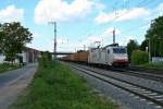 185 580-8 mit einem KLV-Zug in Richtung der Schweiz am Nachmittag des 14.05.14 im Bahnhof Mllheim (Baden).