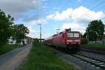 143 042-0 mit der HVZ-RB von Freiburg (Breisgau) Hbf nach Neuenburg (Baden) am Nachmittag des 14.05.14 bei der Einfahrt in Mllheim (Baden).