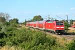 146 232-4 mit einem RE von Offenburg nach Basel Bad. Bf am Abend des 25.06.14 sdlich des Haltepunktes Buggingen.