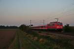 111 061 mit einer RB von Bad. Bf nach Offenburg im letzten Licht des 28.10.14 zwischen Buggingen und Hgelheim.