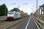 186 108 mit einem KLV-Zug aus Italien in Richtung Venlo am Nachmittag des 23.07.14 in Mllheim (Baden).