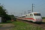 401 588-9 als ICE 370 von Interlaken Ost nach Berlin Ostbahnhof am Morgen Vormittag des 01.08.14 in Auggen.