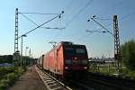 145 069-1 mit dem 40009 auf dem Weg von Taulov nach Gallarate am Abend des 01.08.14 in Riegel-Malterdingen.