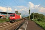 185 212-8 mit einem leider unbekannt gebliebenen KLV-Zug auf dem Weg gen Norden am Abend des 01.08.14 in Riegel-Malterdingen.