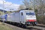 Mal eine andere Lok als die Schwarzen, denn heute kommt der NIAG Kohlependel von der Akiem E186 236 durch Neckargerach gen Heilbronn gefahren. 23.02.2022