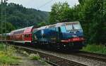 Nachschuß auf 185 601 mit einem RE 10a Ersatzzug nach Heidelberg in Neckargerach am Abend des 22.6.2022