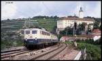 140493 fährt mit P 7975 nach Heilbronn am 17.8.1989 um 10.05 Uhr in Gundelsheim ein.