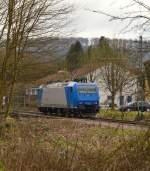 Durch Neckargerach kam eine Kreuzfahrerin,
die Crossrail 185 527-9 war hier am Samstag den 13.3.2016 gen 
Neckarelz unterwegs. Sie kam überraschend im Blockabstand hinter einer S1 nach Osterburken, daher gibt es sie nur als Nachschuß.
