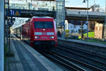 101 104 mit einem verspäteten IC durch Heidelberg Pfaffengrund/Wieblingen gen Mannheim am Montagmorgen den 3.4.2023