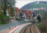 Mit der S41 das Murgtal hinunter -

Die neu für den Stadtbahnbetrieb eingerichtete Station 'Au im Murgtal' liegt erkennbar im Gefälle der Bahnstrecke.

10.04.2005 (J)