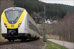 Abwärts rollt hier - 

... Coradia Continental 2-Triebzug 1440 253 auf der Murgtalbahn Baiersbronn entgegen. 

13.03.2024 (M)