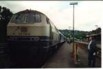 218 298-8 im Bahnhof Freundenstadt mit InterRegio  Murgtal  von Alpirsbach nach Emden (wenn ich mich richtig erinnere). Das Foto ist im September 1995 entstanden. Ich bin damals auf dem Fhrerstand bis Karlsruhe mitgefahren. Wir hatten in Freudenstadt gerade die 218 198-8 im Lokschuppen bernommen nachdem wir mit der 218 200-4 aus Hausach bzw. zuvor aus Karlsruhe gekommen waren.