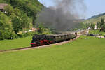 UEF 58 311 dampft mit ihrem Sonderzug zum Pfingstdampf über die Achertalbahn kurz vor erreichen ihres Zielbahnhofs Ottenhöfen im Schwarzwald. (29.05.2023)