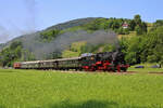 UEF 58 311 dampft mit ihrem Sonderzug zum Pfingstdampf über die Achertalbahn kurz vor erreichen ihres Zielbahnhofs Ottenhöfen im Schwarzwald.