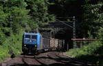 185 519-6 mit dem DGS 43397 (Singen(Htw)-Decin) bei Niederwasser 13.6.17