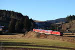 146 230 vor dem RE 4727 von Karlsruhe nach Konstanz bei St. Georgen, 29.12.2016.