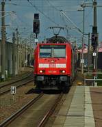 . DB 146 206 zieht ihren Zug von ihrem Stellplatz oben in dem Gleisbogen, bedingt durch die Streckensperrung zwischen Rastatt und Baden-Baden, in den Bahnhof um kurz darauf die Strecke bis Konstanz abzufahren.  03.09.2017 (Hans)