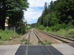 Die Schwarzwaldbahn bei km 81,0 am ehmaligen Bahnhof Unterkirnach der links ein wenig zu sehen ist.