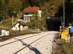 Das ehmalige Bahnwrterhuschen und der B 29 (nubach an der Schwarzwaldbahn 16.10.07