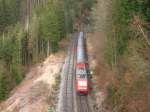 RE 4708 mit Schublok 146 233-2 hat gerade den nur 54m langen Gaislochtunnel (Dreibahnenblick) verlassen und wird gleich wieder im Gremmelsbachtunnel verschwinden 13.1.08