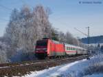 Ein Intercity im Winterimpression - 101 028 mit IC 2370 nach Hamburg-Altona bei St.