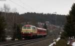 218 105-5 mit 628 702-3 als Tfzf (72105 (Villingen(Schwarzw)-Basel Bad  Rbf) bei St.Georgen 2.3.15