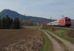 Das Ziel fast erreicht hat 101 103-0 mit dem IC 2005 'BODENSEE'  von Emden nach Konstanz.