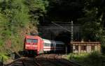 101 098-5 mit dem IC 2004 (Konstanz-Emden Hbf) bei Niederwasser 30.8.15