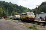 Blick auf die WestFrankenBahn 218 105-5 und 111 001-4 am 13.09.2014, als sie zusammen bei den Triberger Bahnhofstagen.