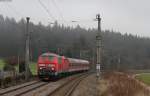 218 460-4 und 143 640-1 mit dem RbZ 26861 (Freiburg(Brsg)Hbf-Villingen(Schwarzw)) bei Grüningen 3.12.15