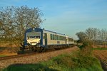 Der VT 128 war zusammen mit dem noch altlackierten VS 204 im Morgenlicht des 06.05.16 zwischen Breisach und Riegel unterwegs.