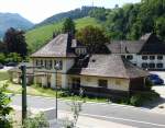 der ausgediente Endbahnhof der Mnstertalbahn im Ort Mnstertal, Juni 2013