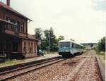 Der damals noch besetzte Bahnhof Unadingen 1988 kurz nach dem Rückbau des zweiten Gleises.