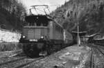 145 176 wartet im Bahnhof Hirschsprung auf den Gegenzug (4.5.1979).