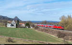 146 231 ist am 11. März 2017 mit einem RE Karlsruhe - Konstanz kurz vor Singen unterwegs. Im Hintergrund ist der Hohenkrähen mit der gleichnamigen Burgruine zu sehen.