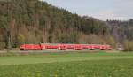 RE 19041 (Stuttgart Hbf-Singen(Hohentwiel)) mit Schublok 146 218-3 bei Neckarhausen 10.4.14